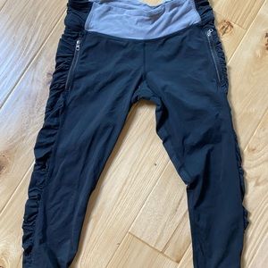 Four pair of lululemon crops, all in good shape. Size 6